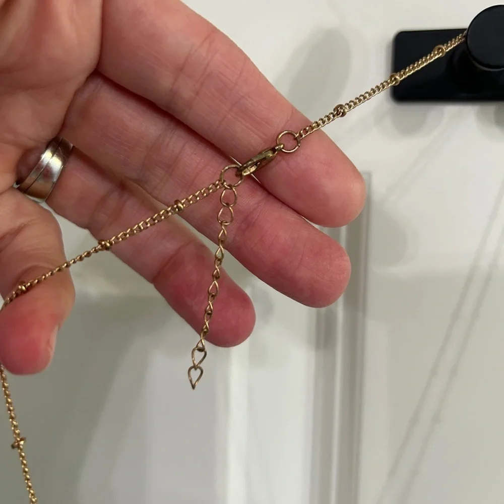 Vintage Gold Tone Tassel Necklace on a beautiful long chain. Statement piece! - Picture 4 of 6